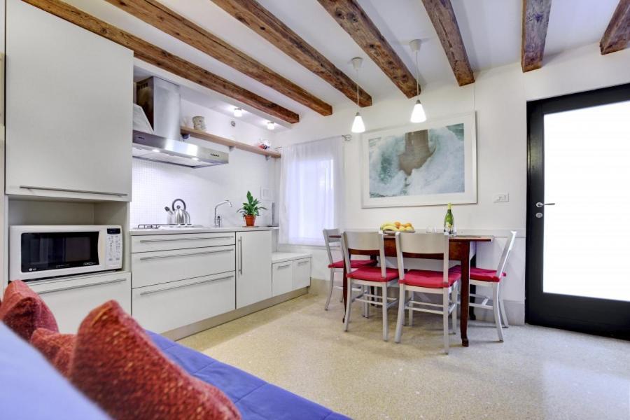 Cozy Apartment Up To 4 In Biennale Giardini By Bricola Apartments Venice Luaran gambar
