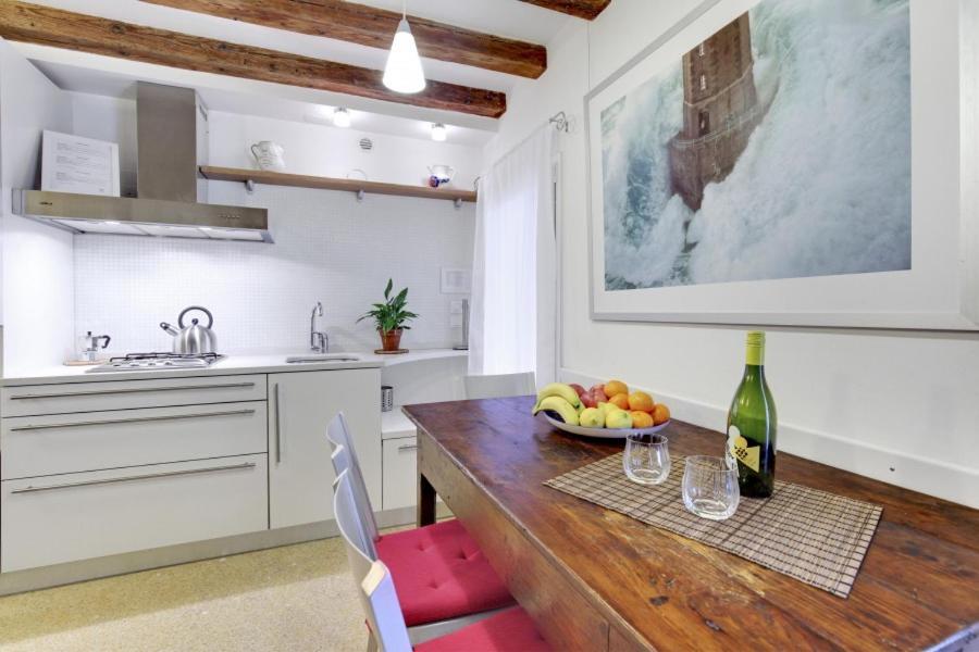 Cozy Apartment Up To 4 In Biennale Giardini By Bricola Apartments Venice Luaran gambar